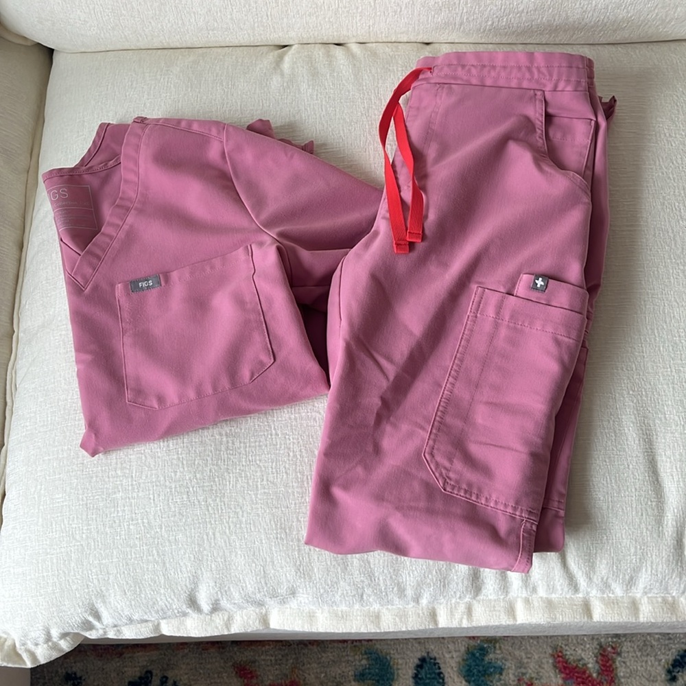 FIGS scrub set: Limited Edition XS Chalk Pink